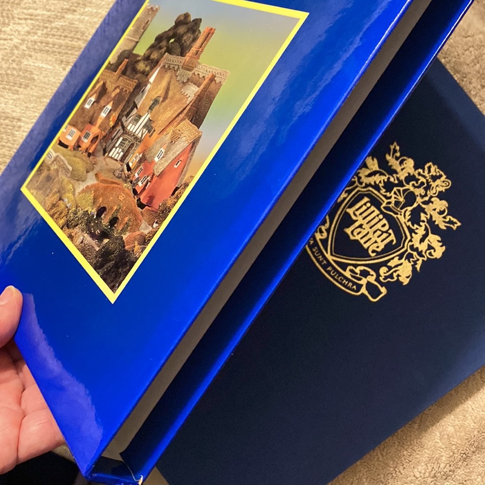 Bundle “The Cottages of Lilliput Lane” with Hardcover Dust Jacket & Stationery! - Picture 6 of 16